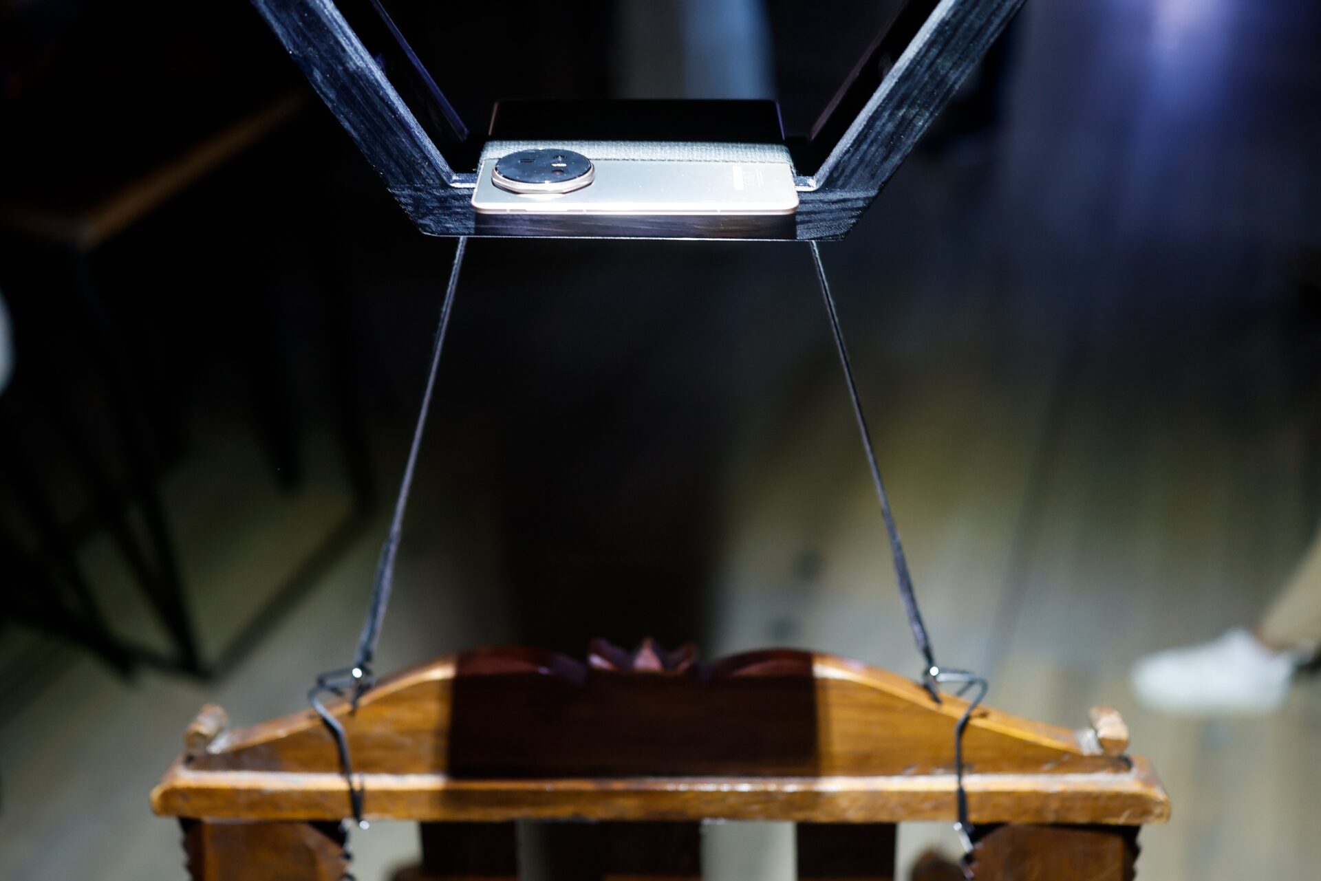 HONOR Magic V5 dvigne 104 kg