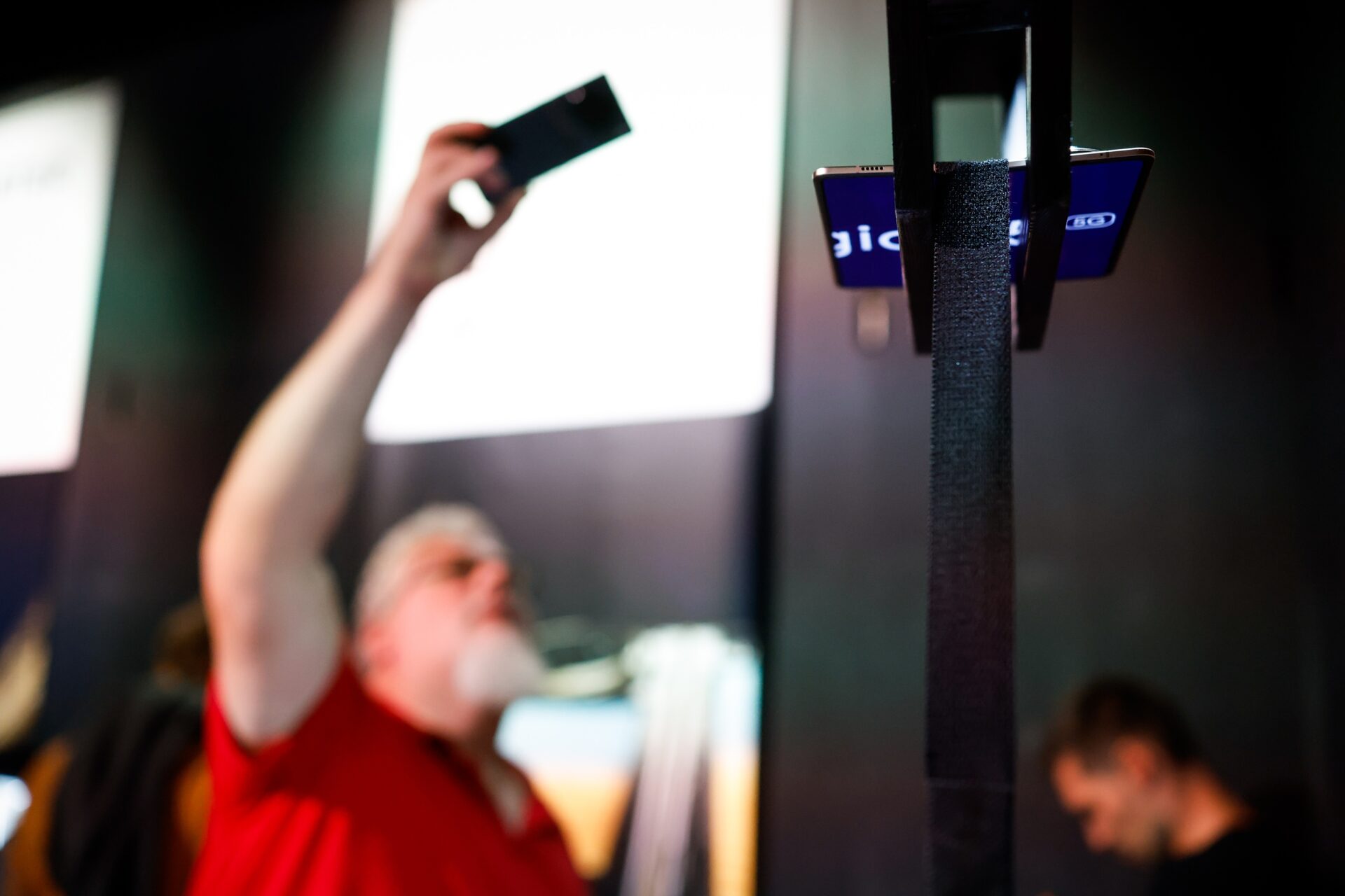 HONOR Magic V5 dvigne 104 kg