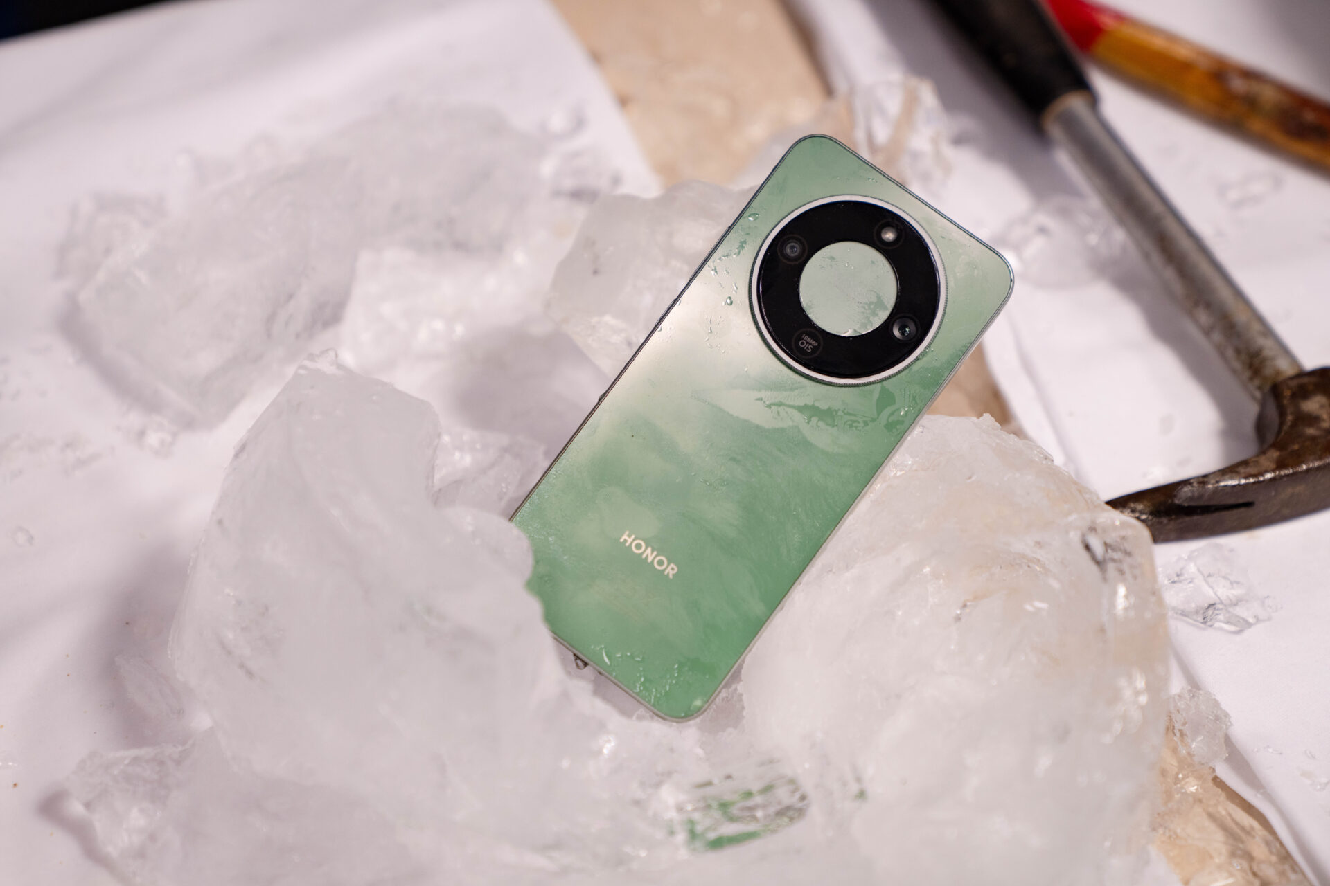 HONOR je danes v Kranjski Gori premierno predstavil novo serijo pametnih telefonov Magic8