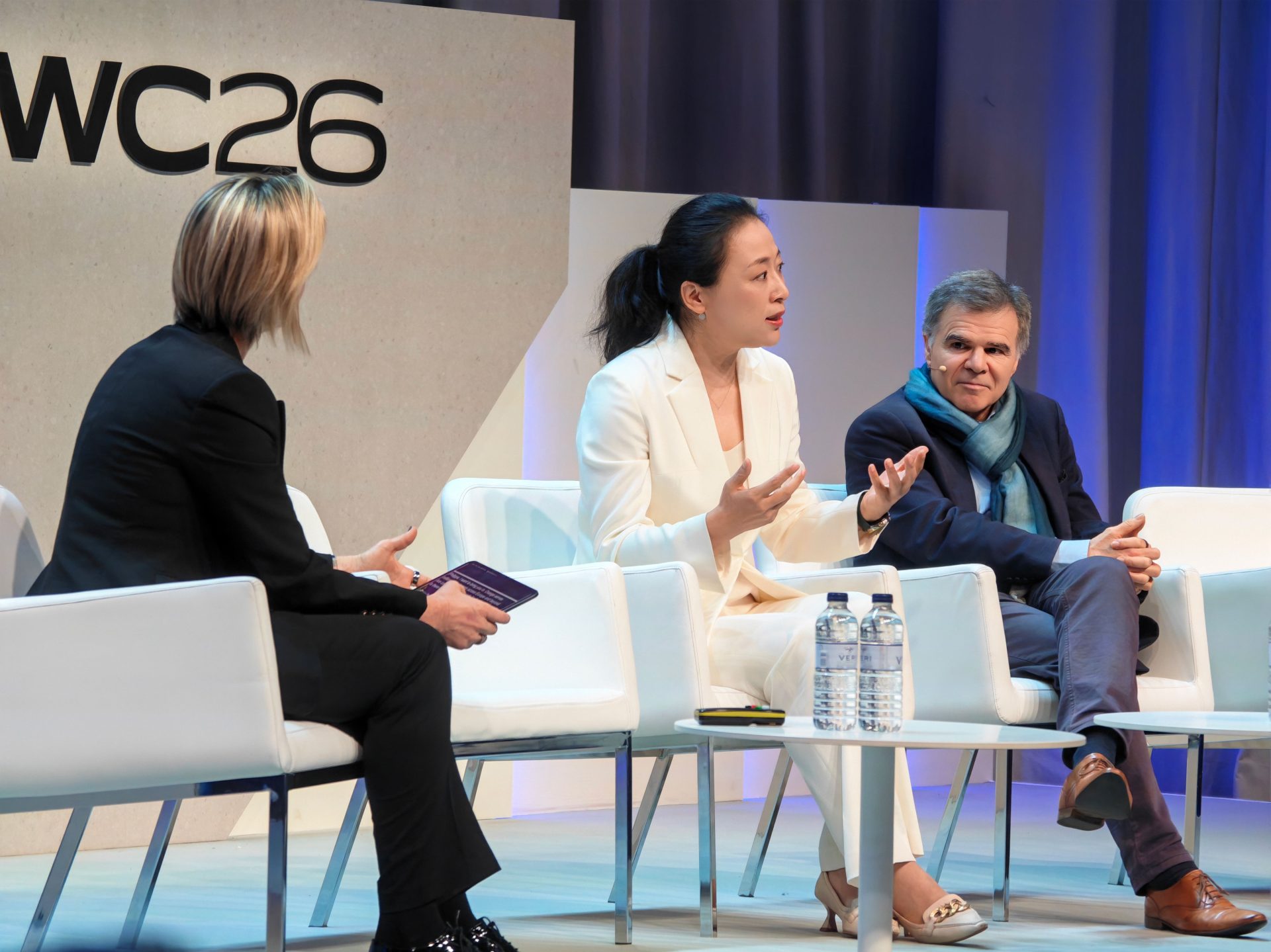 Na uvodni panelni razpravi ConnectAI je HONOR predstavil načrt za vzpostavitev odprtega ekosistema