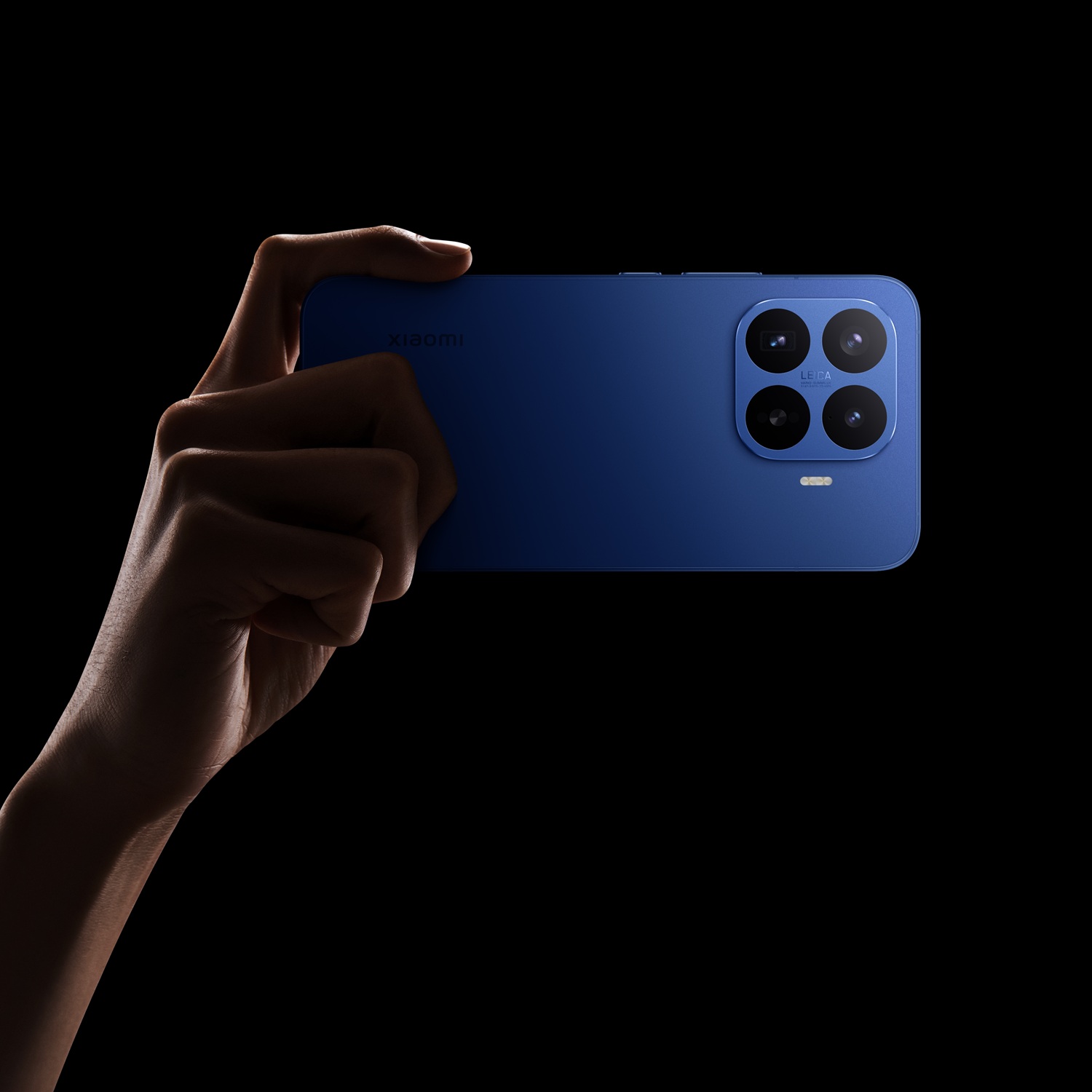 V model Xiaomi 17T Pro so stisnili masivno 7000 mAh baterijo