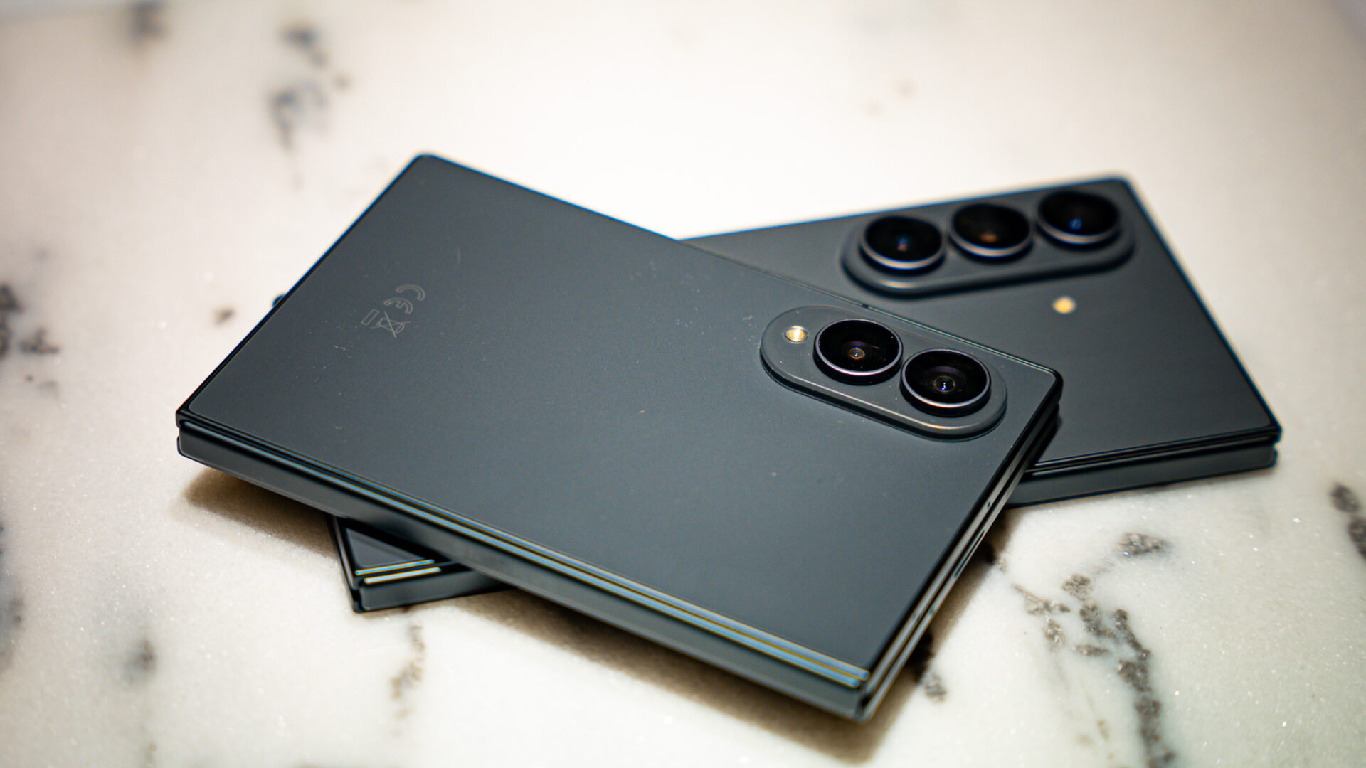 Galaxy Fold8 in Fold8 Ultra