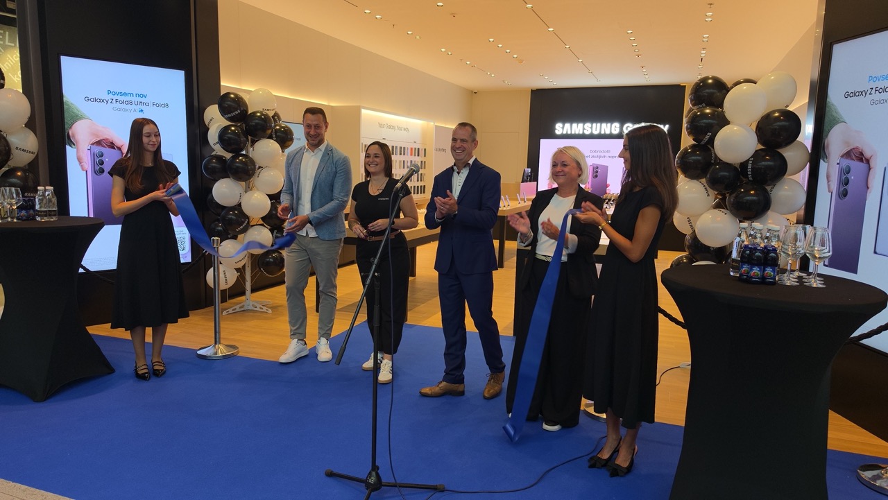 Podjetje Samsung je v nakupovalnem središču ALEJA v sodelovanju s partnerjem Sgermobil odprlo novo trgovino Samsung Experience Store.